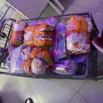 Llevando alimentos a los que no tienen.